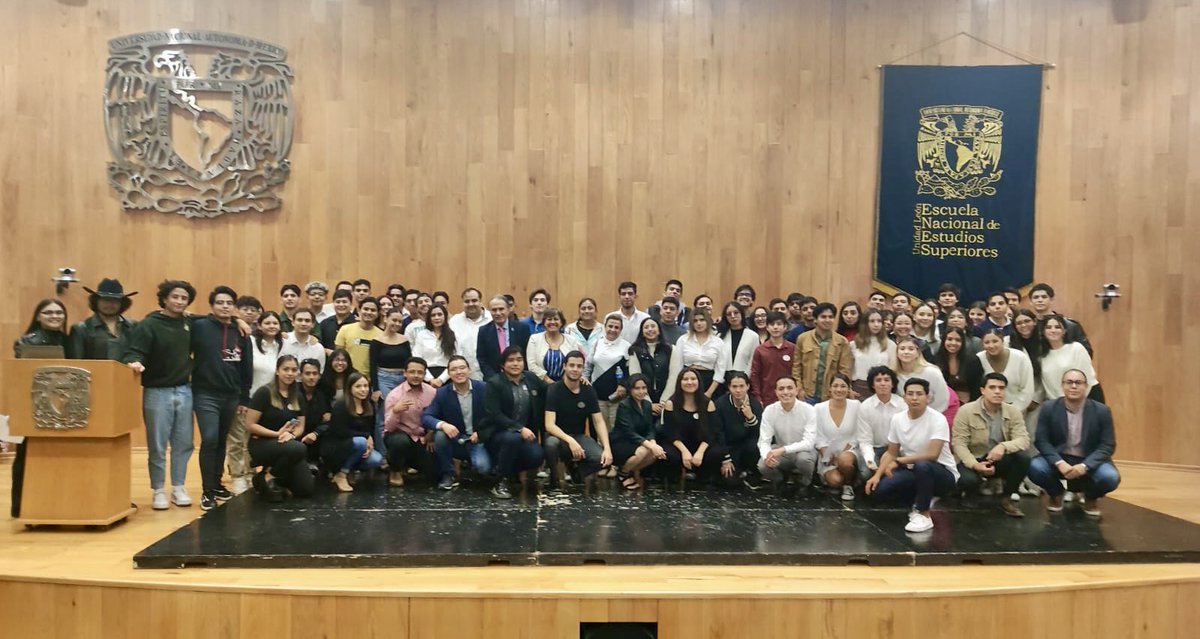 AdrianaMartW's tweet image. Aplaudo la #iniciativa de los estudiantes de #EconomíaIndustrial sobre la #designación del #DíaDelEconomistaIndustrial. 

Comparto algunas fotos. 

#orgullosamenteENESLeón
#GOYA 💙💛