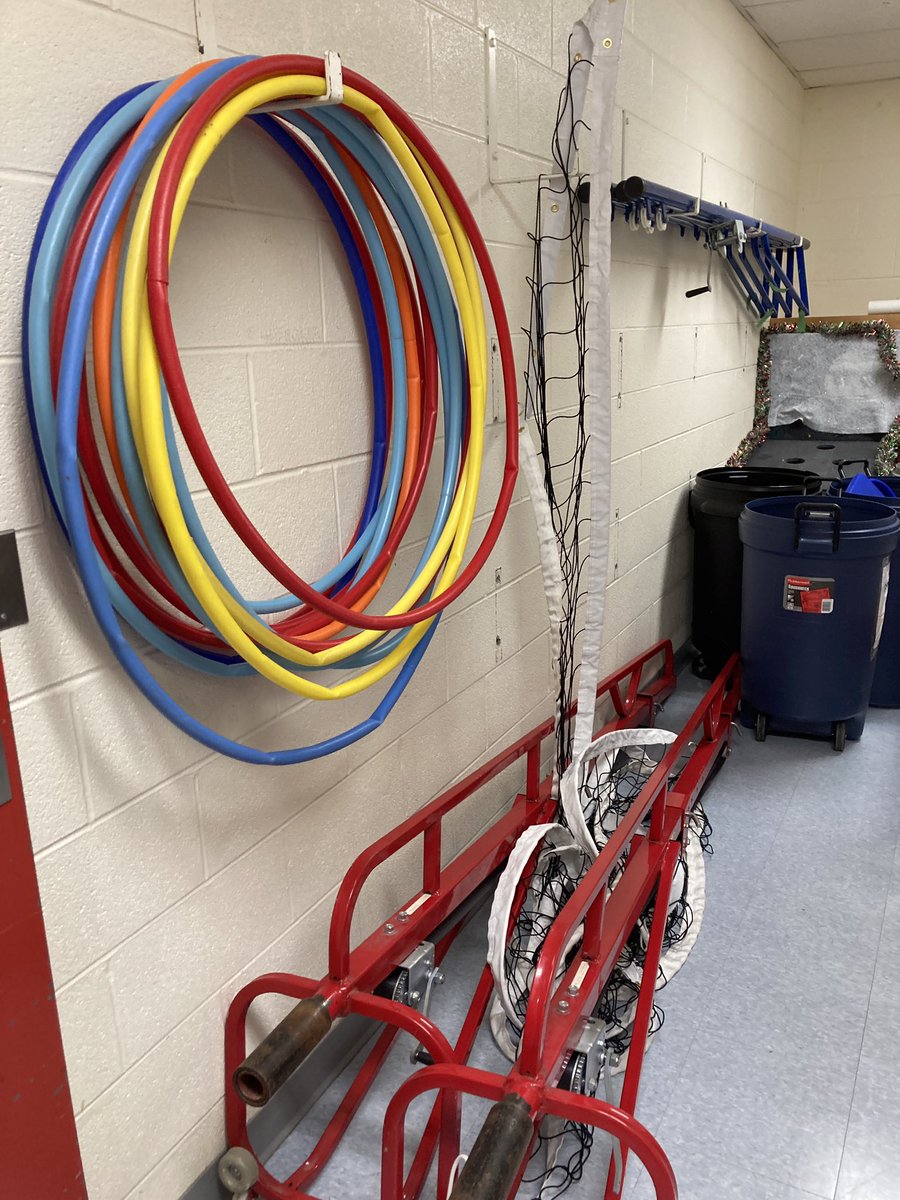 MrsMonardo's tweet photo. Today we spent some time organizing and sorting our gym storage room! Thanks grade 3s! https://t.co/oHjoRWOxyC