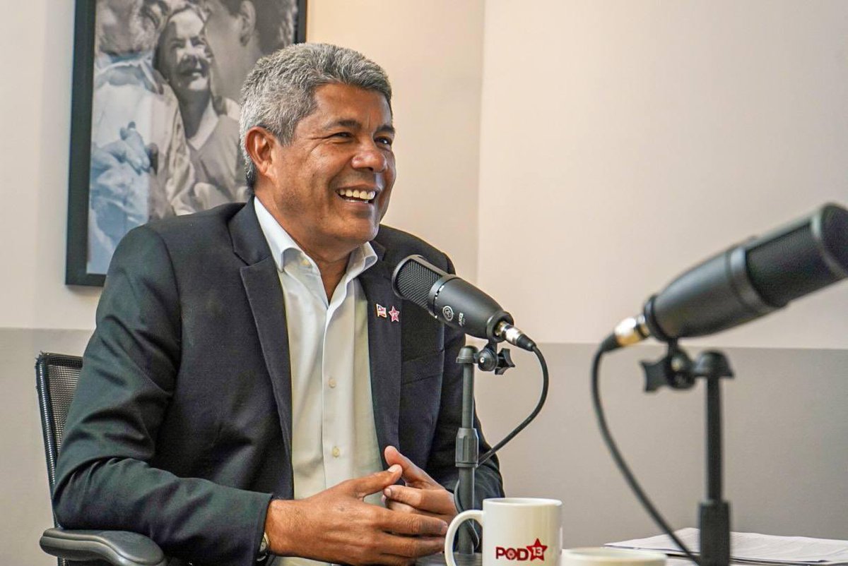edenvaladares's tweet photo. Dia histórico para o @ptbahia!
Pela primeira vez um governador no exercício do mandato visita nossa sede.
@jeronimorodriguesba gravou o 1° episódio do #Pod13, o videocast do PT Bahia que irá ao ar amanhã, 19h, nas principais plataformas de áudio e na TV PT Bahia no YouTube. https://t.co/846DXIYqGa