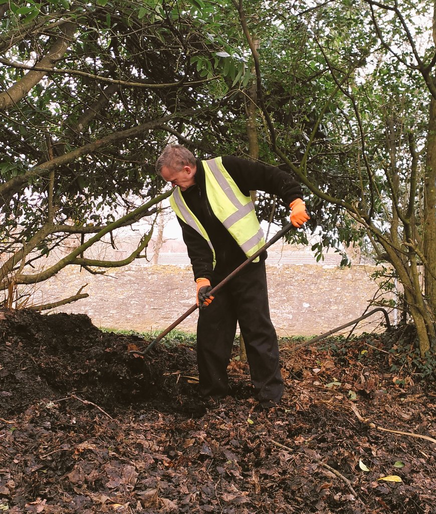JustPlants's tweet photo. Autumn means just one thing for our exterior team ... 🍁🍂🍁🍂🍁🍂 and more 🍁🍂🍁🍂🍁🍂

Oh, and tending the composting areas on all of our sites 💚

(actually, there's a third thing: endless leaf puns on the company WhatsApp group 😏) https://t.co/jF6XNc4QCO