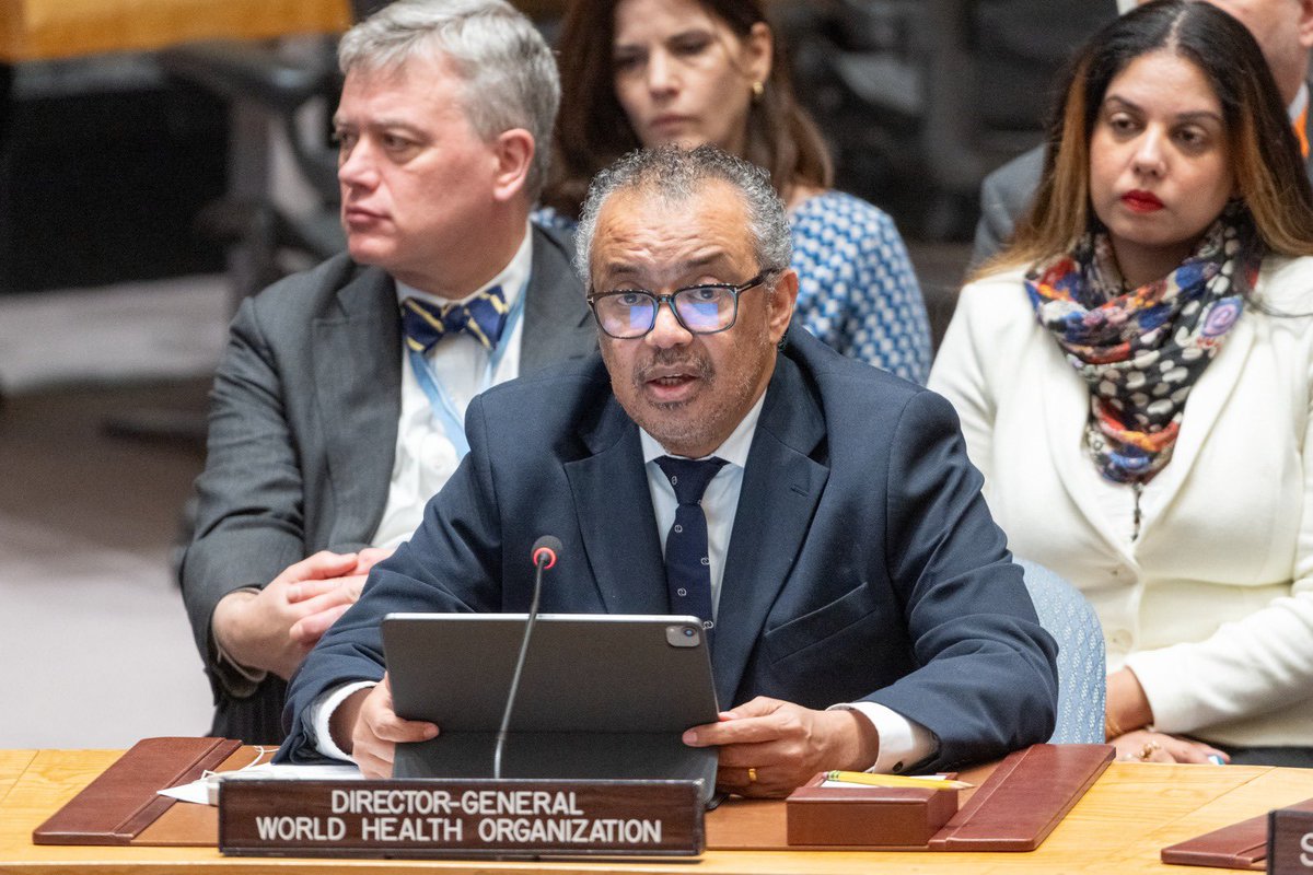 DrEliDavid's tweet photo. Three days ago @WHO director, @DrTedros, gave a briefing on hospitals in Gaza.

Not a single condemnation to Hamas, for using hospitals as their headquarters. 

Today's evidence showed that weapons and hostages were kept in hospitals.

Shame on you @DrTedros!
Shame on @WHO! https://t.co/g5Xi7DBywM