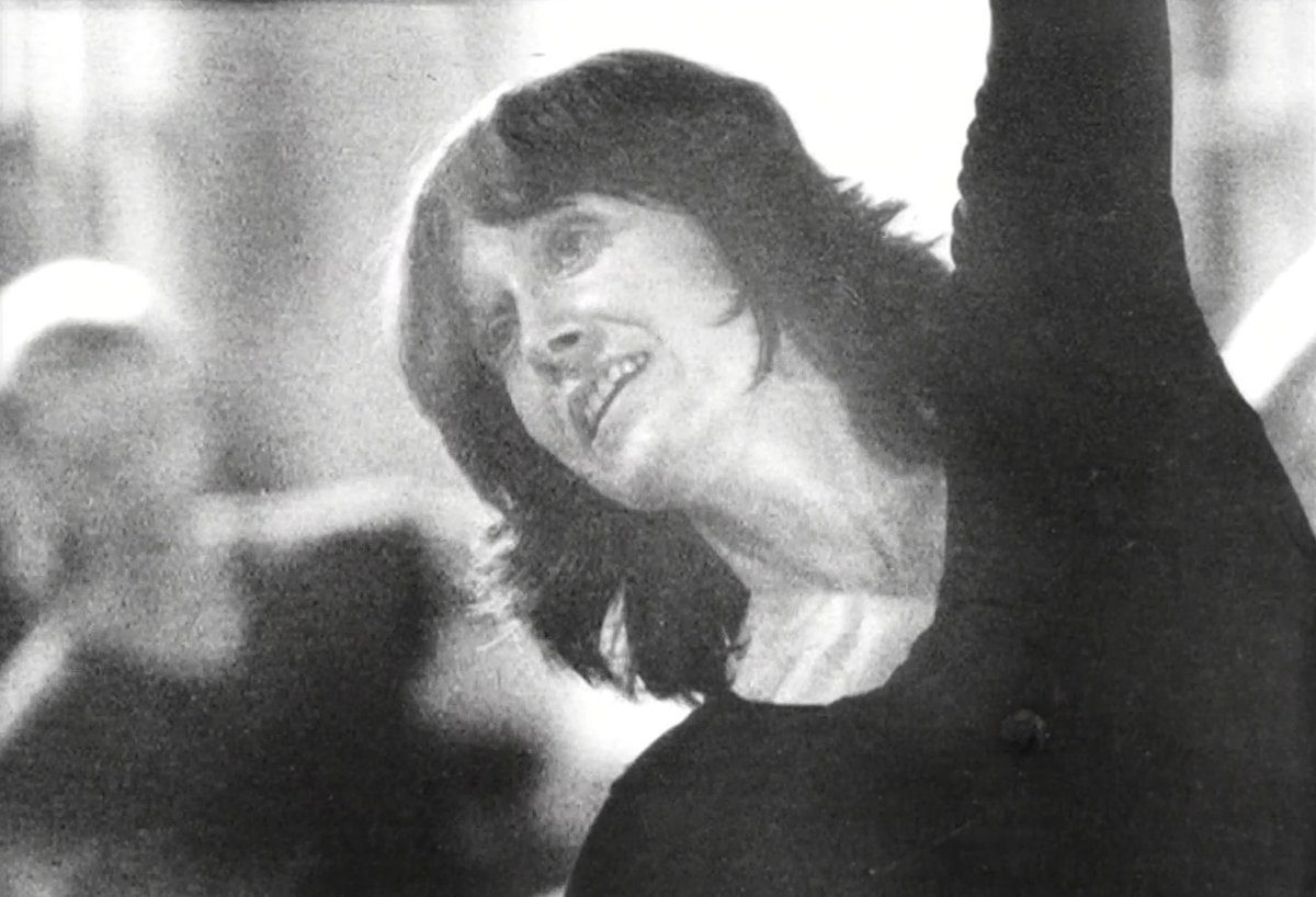 Con el documental “Homenaje a Joan Turner” (2004), recordamos a la bailarina y activista por los DD.HH, viuda del cantautor Víctor Jara, quien falleció a sus 96 años, dejando un gran legado en la escena artística y cultural del país.

🎬Mira esta película: bit.ly/3QVV7Zo