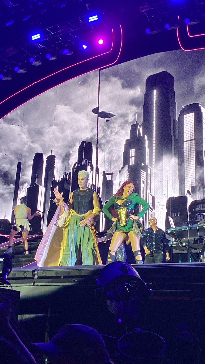 Muito, muito, muito obrigada pela melhor noite da minha vida!!
<a href="/DulceMaria/">Dulce Maria</a> <a href="/christiancha/">Christian Chavez</a>
