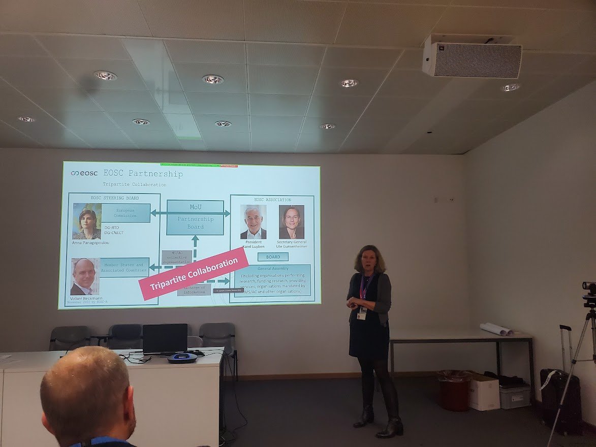 ESUO (@esuo11) on Twitter photo A great first day of the joint <a href="/NeutronsENSA/">ENSA</a> <a href="/ESUO11/">ESUO</a> #DAPHNE4NFDI European Data Policy 🇪🇺 💾 meeting at @PSIch_en
Including: Andy <a href="/esrfsynchrotron/">European Synchrotron</a>, Bridget #DAPHNE4NFDI, Sophie <a href="/desynews/">DESY (English)</a> & Mirjam @PSIch_en. See: indico.psi.ch/event/15195/
Thanks: <a href="/LEAPSinitiative/">LEAPS Initiative</a> <a href="/LENSinitiative/">LENS Initiative</a> A great first day of the joint <a href="/NeutronsENSA/">ENSA</a> <a href="/ESUO11/">ESUO</a> #DAPHNE4NFDI European Data Policy 🇪🇺 💾 meeting at @PSIch_en
Including: Andy <a href="/esrfsynchrotron/">European Synchrotron</a>, Bridget #DAPHNE4NFDI, Sophie <a href="/desynews/">DESY (English)</a> & Mirjam @PSIch_en. See: indico.psi.ch/event/15195/
Thanks: <a href="/LEAPSinitiative/">LEAPS Initiative</a> <a href="/LENSinitiative/">LENS Initiative</a>