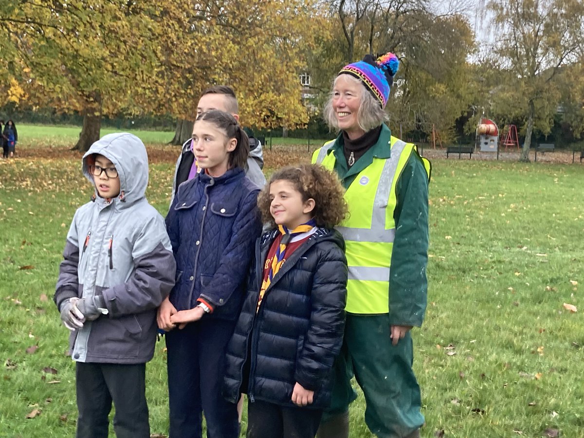 Later the 29th Immaculata Scouts and other children planted more bulbs kindly donated by Southampton Solent Rotary in support of their Purple4Polio campaign, to eradicate the disease worldwide. rotarygbi.org/projects/purpl…