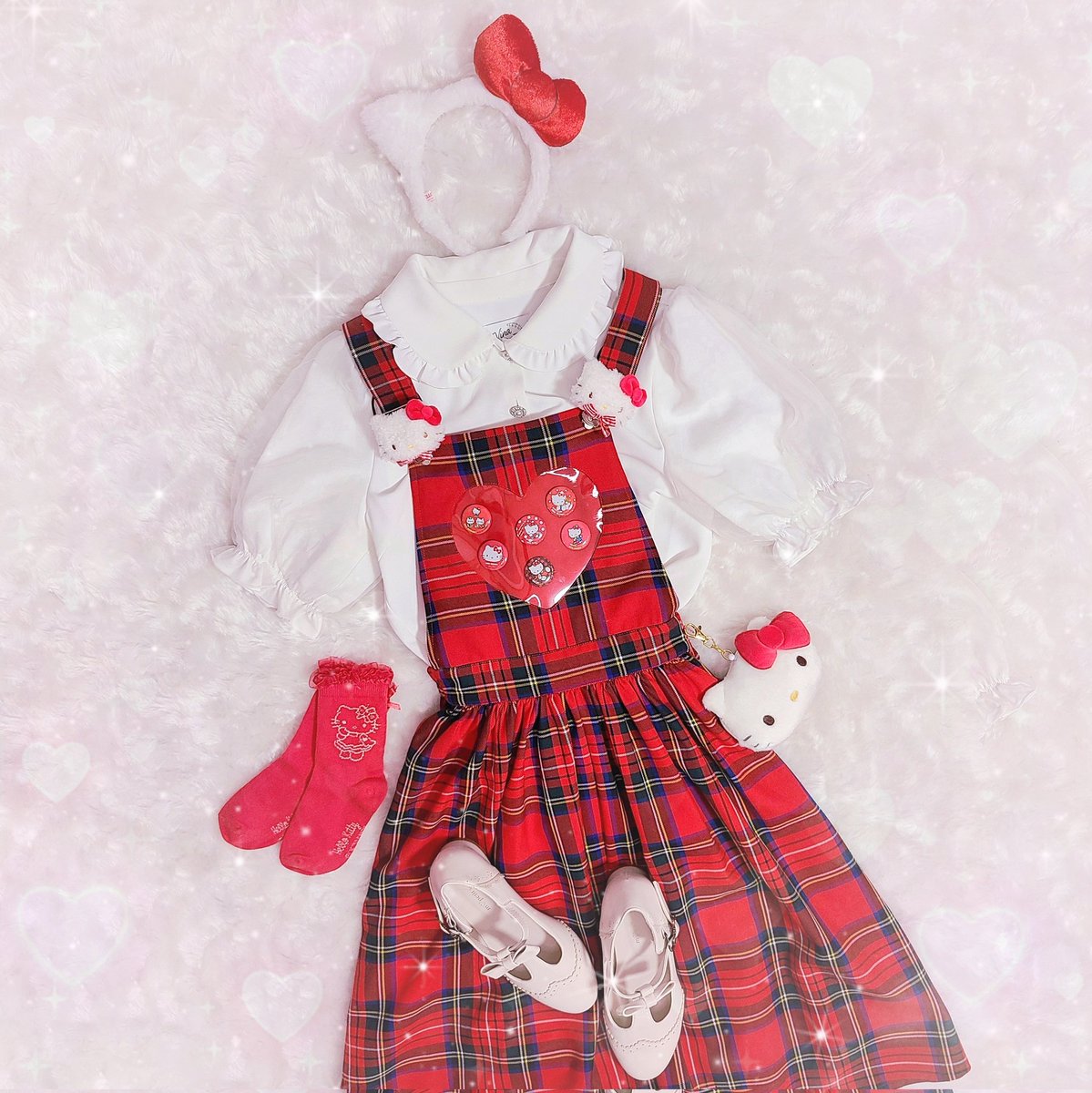 HauntedDoodle's tweet photo. Sanrio character inspired outfits featuring my ita pinafore dresses~🩷 https://t.co/ObUcRTkF6C