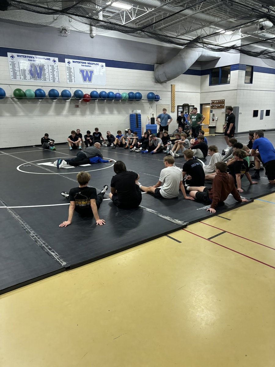 Good luck to <a href="/WuTownWrestling/">Watertown Wrestling</a> and our 50 high school wrestlers as they begin practices tonight! 
Go Goslings!🙌💙