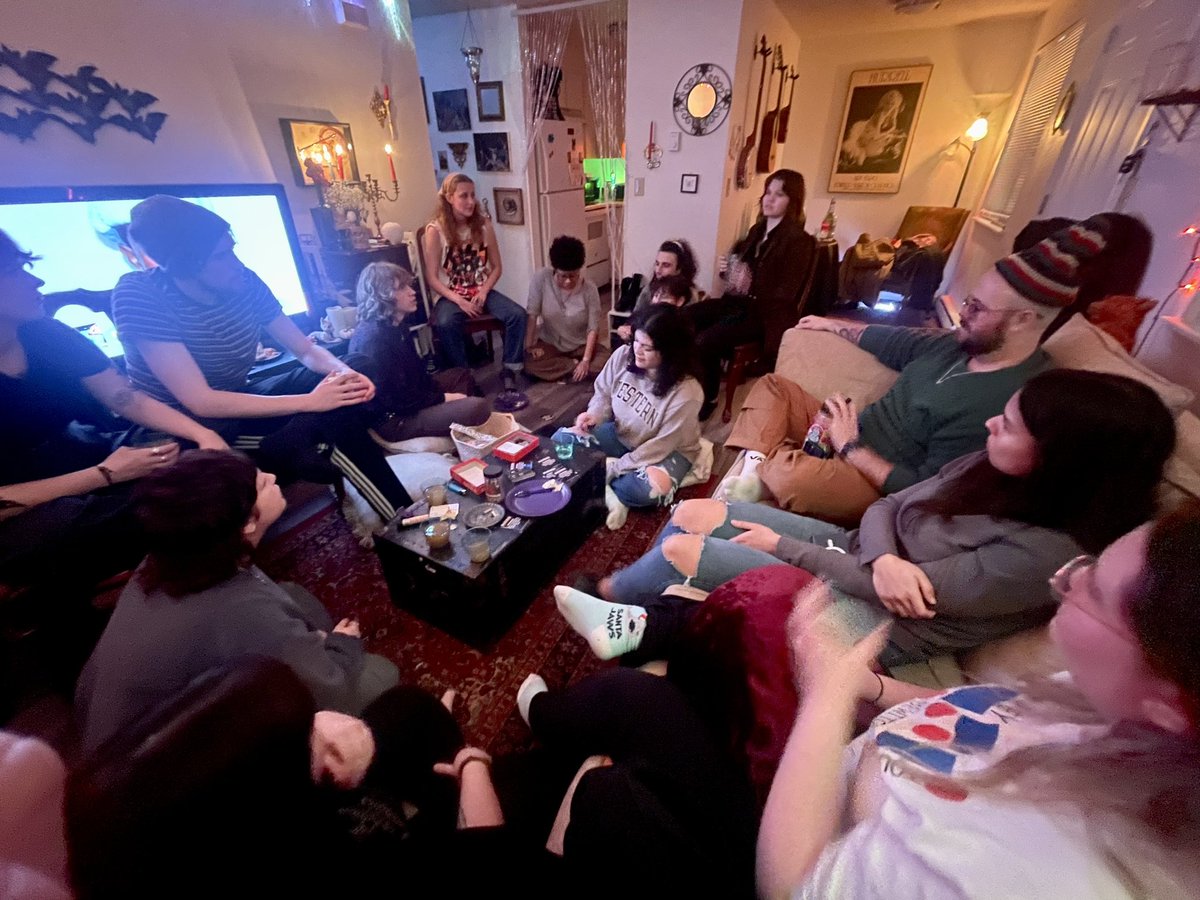 celticbleeding's tweet photo. Friendsgiving💖 aka stuffing as many people as we possibly can into our living room https://t.co/UV6Kg1uoCc