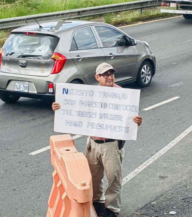 veroarayacr's tweet photo. Este señor se encuentra sobre circunvalación buscando oportunidades y contratos 📢 . 

Quizá alguien necesite sus servicios 8865-1332 📲 

¡Ojalá tenga que comprar agenda para programar muchos proyectos! 🛠️

COMPARTE O RT https://t.co/kQoJANZwx8