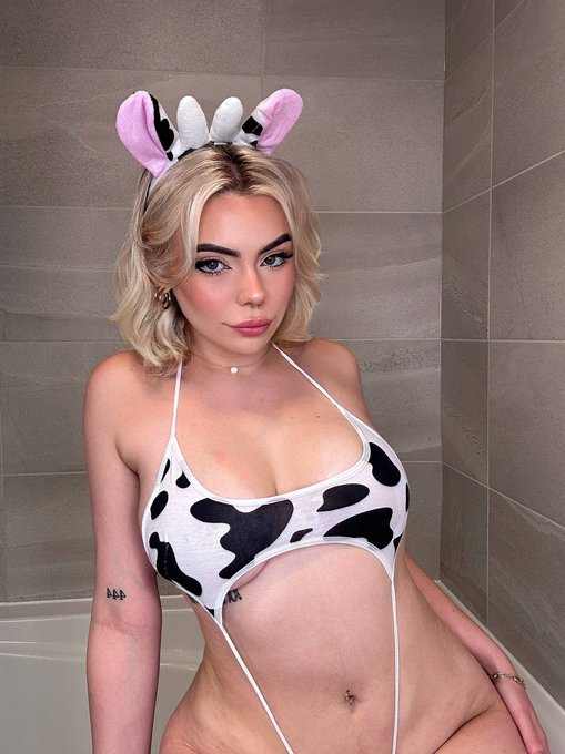 Who's thirsty? I can give you a milk 🤭🥛 https://t.co/vX8xBYOVzc