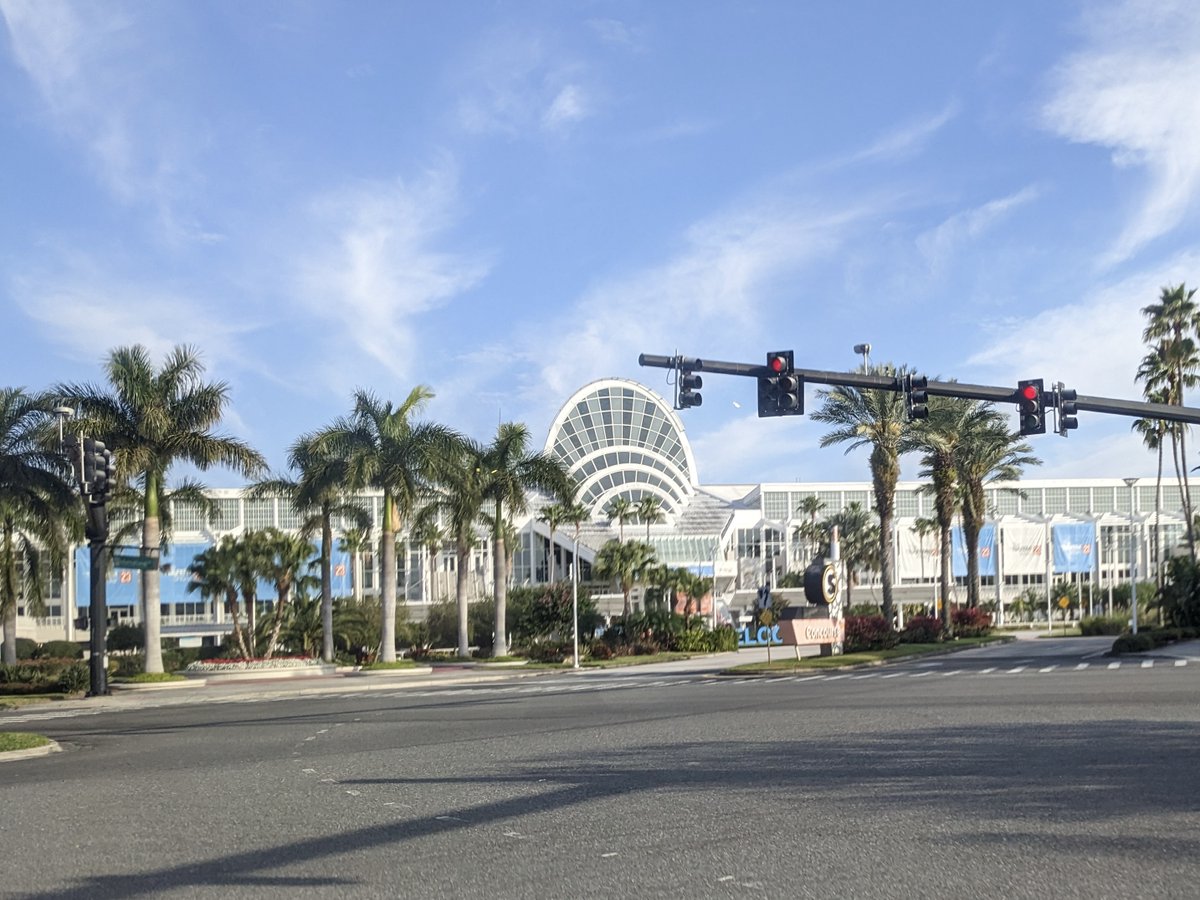 Demà comença la #IAAPAExpos al Orange County Convention Center a Orlando. Si has anat d'Universal Orlando a Sea World segur que hi has passat per davant