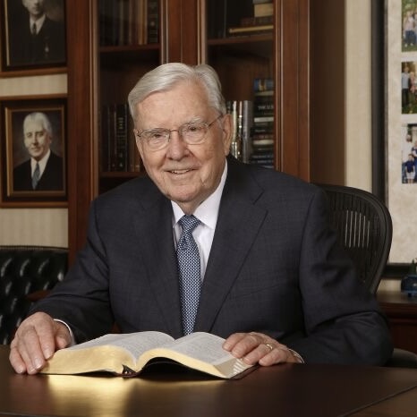marieosmond's tweet photo. Russell M.Ballard, a great man and leader in my church, died last night. I was blessed to know him throughout my life. When I heard him speak at last month’s General Conference, because of age, it felt like he was saying goodbye. Thank you for your years of service. RIP💖 https://t.co/h0aUcZcwwQ