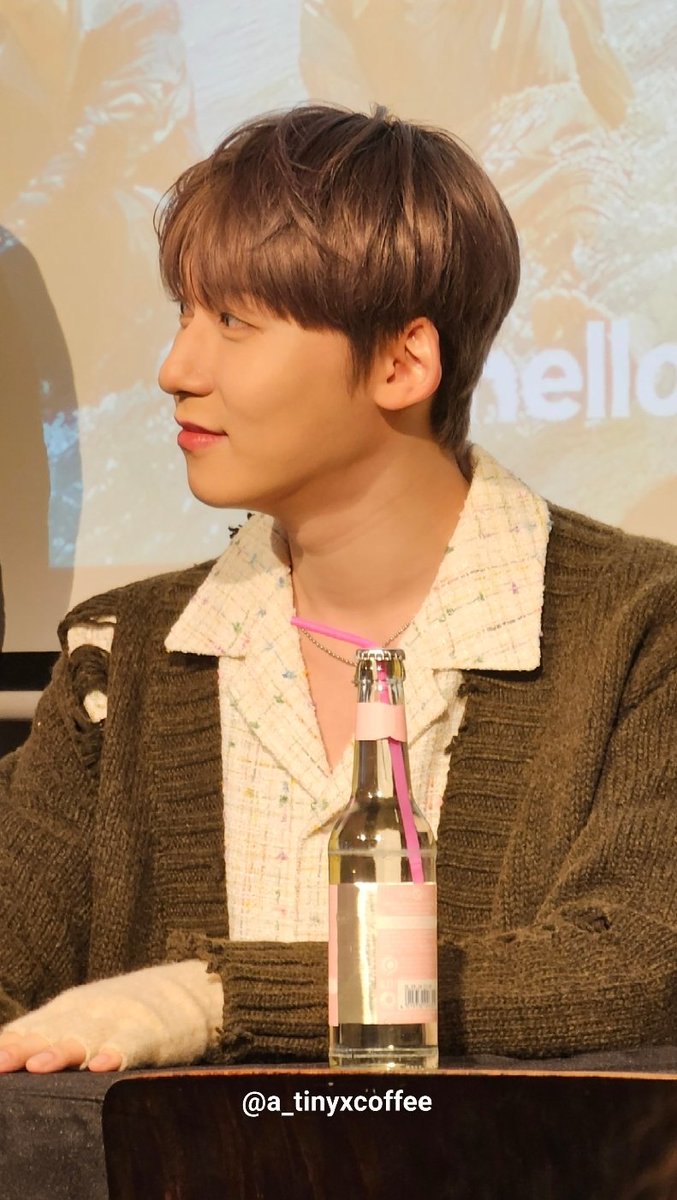 a_tinyxcoffee's tweet photo. I had my very first fansign ever and I am still in disbelieve I saw THE ONE N ONLY Keonhee😭❤️ plz excuse my crusty backside and only look at Keonhee 👀

#ONEUSinEurope #ONEUS https://t.co/xtq7Bs0qW1