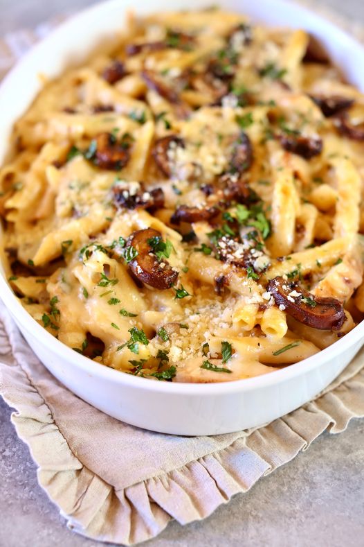 StudioDeliciou1's tweet photo. Creamy and deeply delicious 📷 Chicken Pasta Bake recipe:  https://t.co/BHHD7LqDtn https://t.co/68cfLfEuET