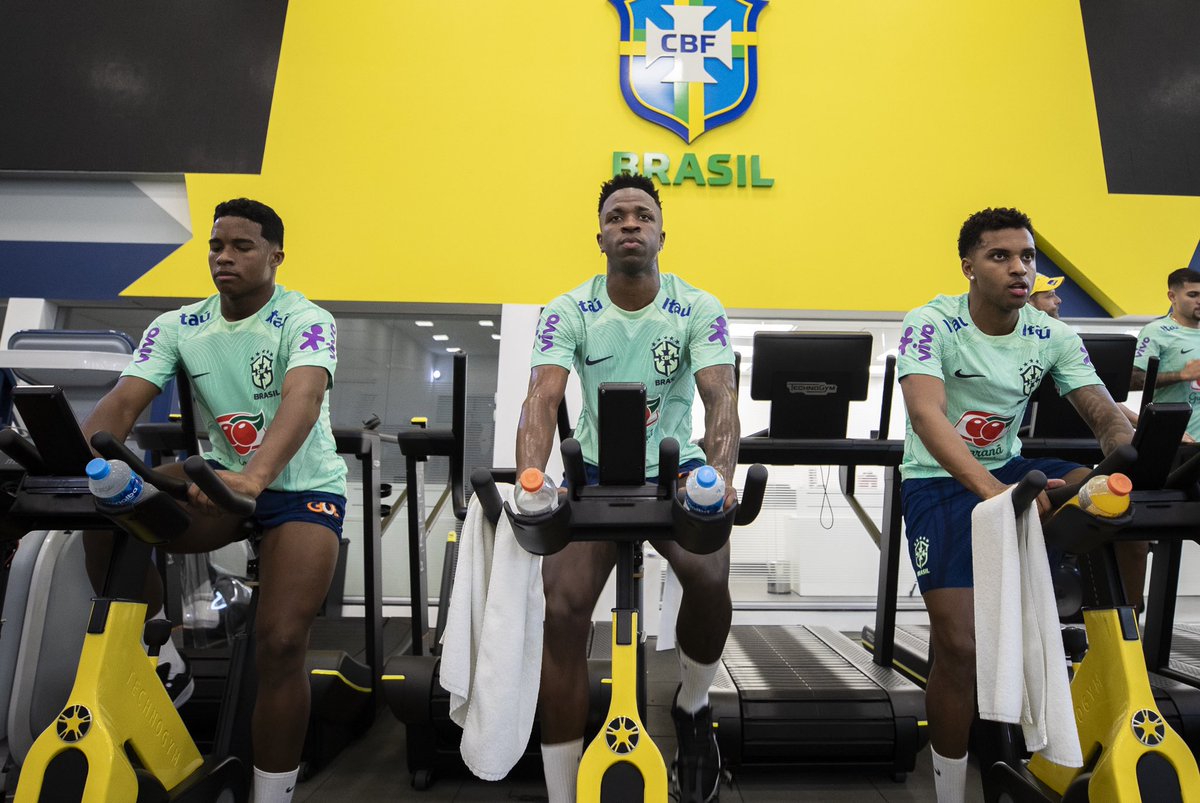 futebol_info's tweet photo. E esse trio de ataque?

📸 Joilson Marconne/CBF https://t.co/bTs71JWJLf