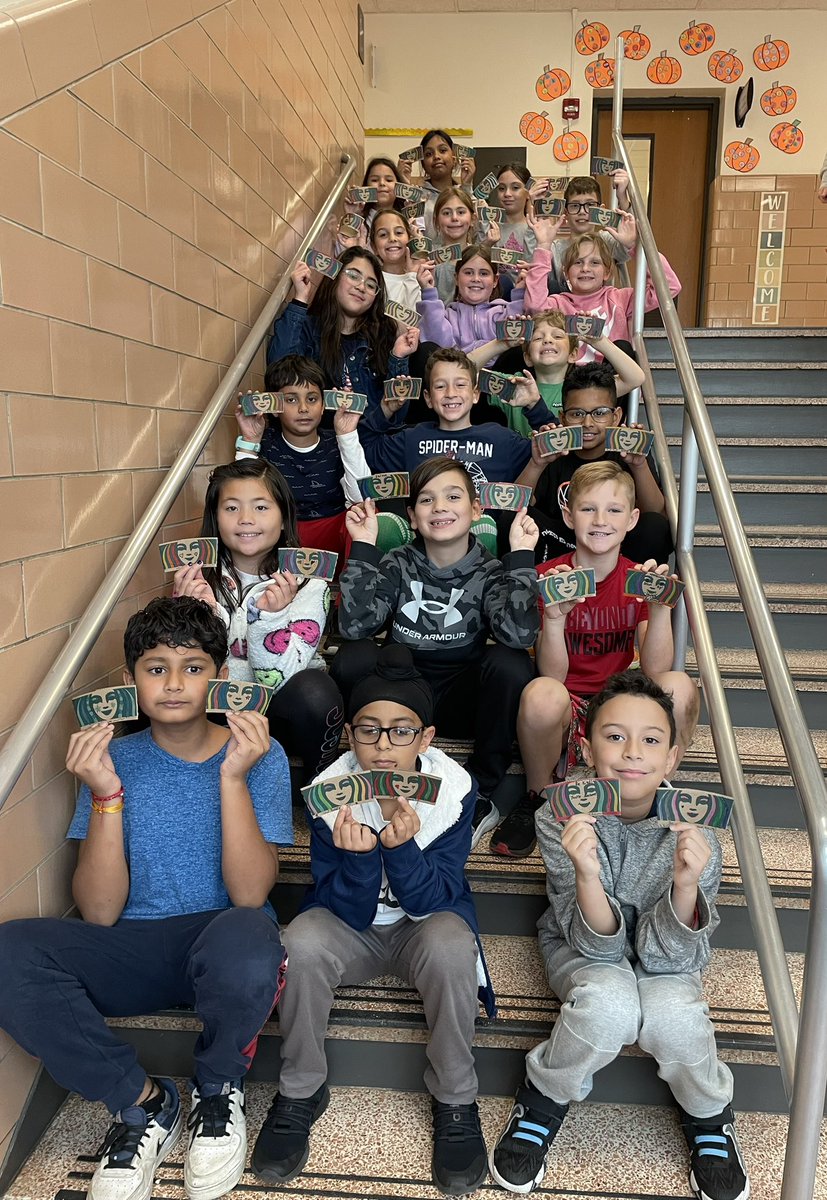 4MichelleMartin's tweet image. Our class joined Mrs. O’Loughlin’s class in decorating Starbucks cup sleeves with kind messages for World Kindness Day! If you visited Starbucks in Levittown for a hot cup of coffee today, you may have received one! ☕️💚 #SpreadingKindness @WeRStokes