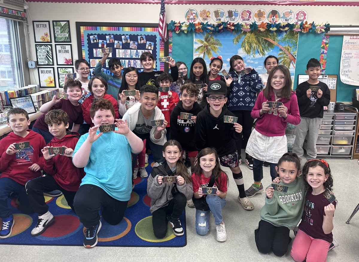 4MichelleMartin's tweet image. Our class joined Mrs. O’Loughlin’s class in decorating Starbucks cup sleeves with kind messages for World Kindness Day! If you visited Starbucks in Levittown for a hot cup of coffee today, you may have received one! ☕️💚 #SpreadingKindness @WeRStokes