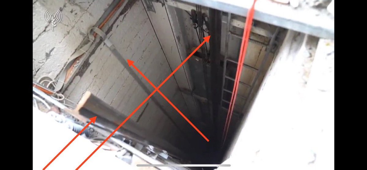 jacksonhinklle's tweet image. 🚨🇮🇱 MORE ZIONIST LIES!

This is an elevator, NOT A TUNNEL! The electrical box contains a 3phase inverter for elevator motors. In the elevator shaft there are rails &amp;amp; a flat cable. The cabin slides on the metal rails and the flat cable connects the cabin to the electrical box.
