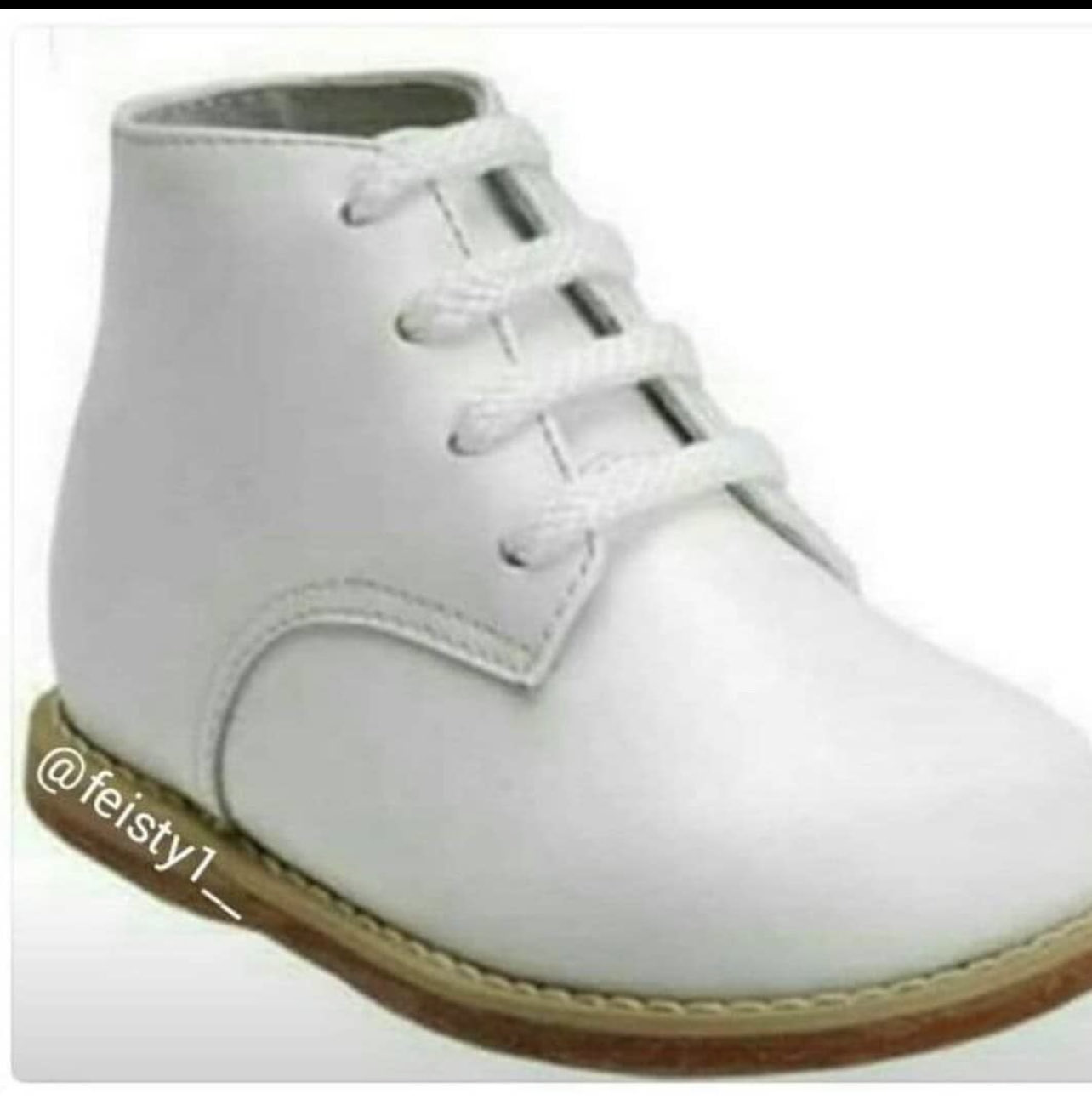 Old fashioned shop baby walking shoes