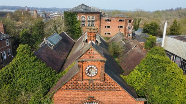 thevicsoc's tweet photo. Nationally important buildings must be kept properly secured. #TopTen23 #Norwich #Norfolk #EastAnglia #heritage #listedbuildings #Victorian
Photo (c) Sam Barker / @skyscout_ on Instagram https://t.co/giqOCr7bn8