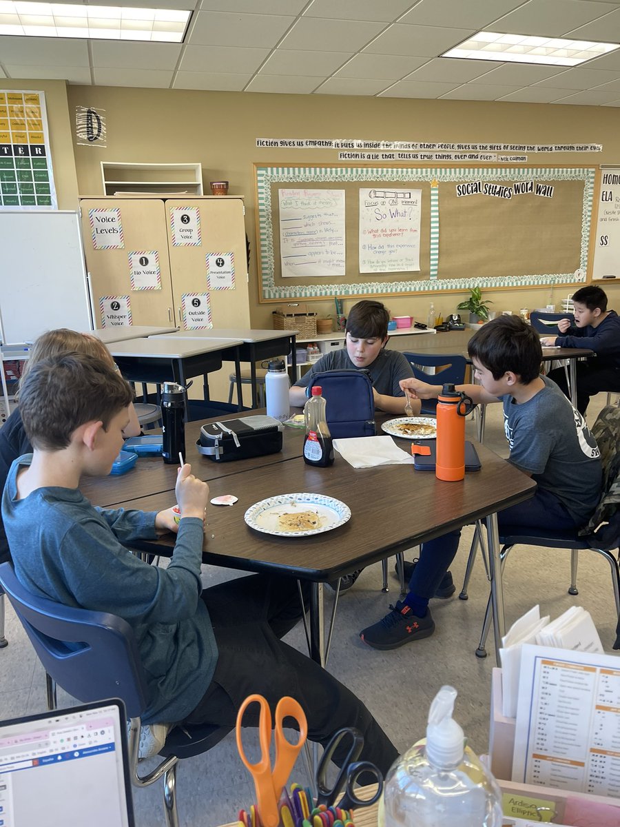 Today our advisory had the absolute thrill of being served homemade chocolate chip pancakes and bacon from the one and only @LauralynStewar1 Talk about making a core memory!!