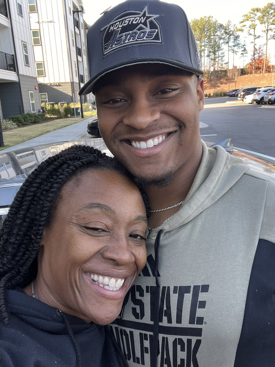 jshan_1913's tweet photo. Was able to celebrate my baby boy @MichaelAllen8_ 20th Birthday today🥳🎁🎂 ( even “willingly” posed for a pic 😍) so grateful and thankful for him and his future❤️
#GodsChild https://t.co/0sjFjixD6y