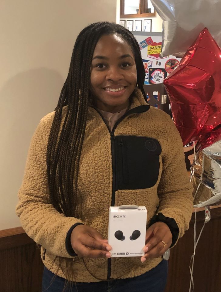 Meet @EhimeOhue ('26) who recently participated in HLS Library's annual Love Your Library Fest, where she won one of our prizes. Congrats Ehime! #howdoyouHLSL