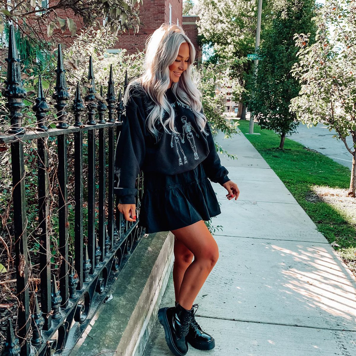 Tanceuticals's tweet photo. battling the cold weather to show off that golden bronze tan you applied last night ✨

get the look by shopping our entire collection ~ link in bio! 

📸 @audreybauer_ https://t.co/vbIq58sMTC