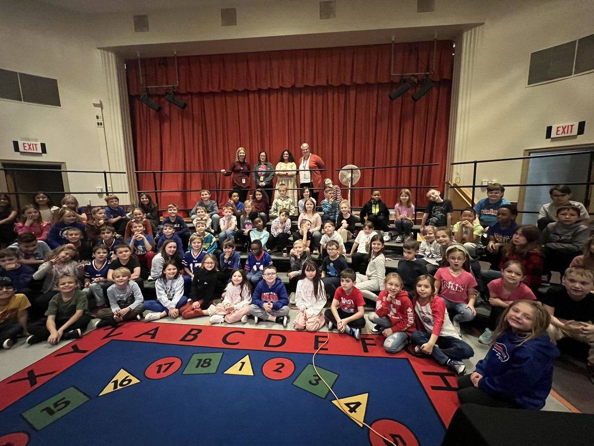 ComoParkMusic's tweet photo. Shout out to former Como Parker and current LHS student Mrudula for speaking to our 3rd grade chorus about Diwali! @MollyMarcinelli @PtoComo https://t.co/R9EDKSRAdj