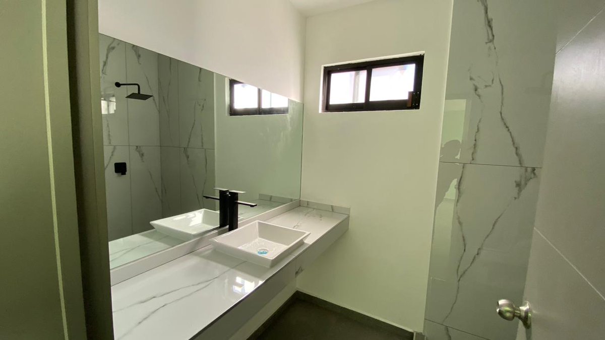 HomeConstr82 tweet picture