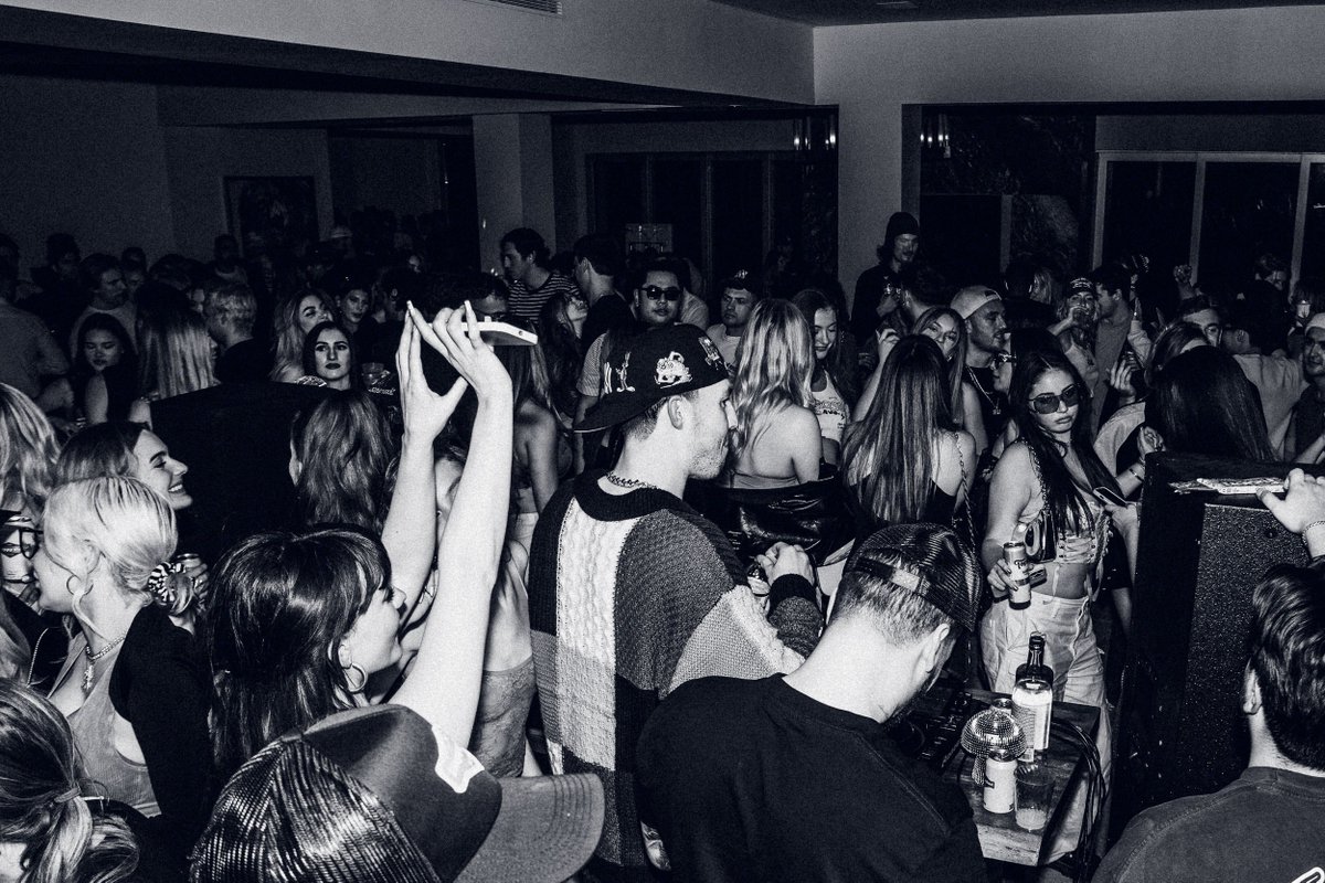 Clooneeuk's tweet photo. We threw a private party 🤫 @nyjah https://t.co/tdvltGzxRV