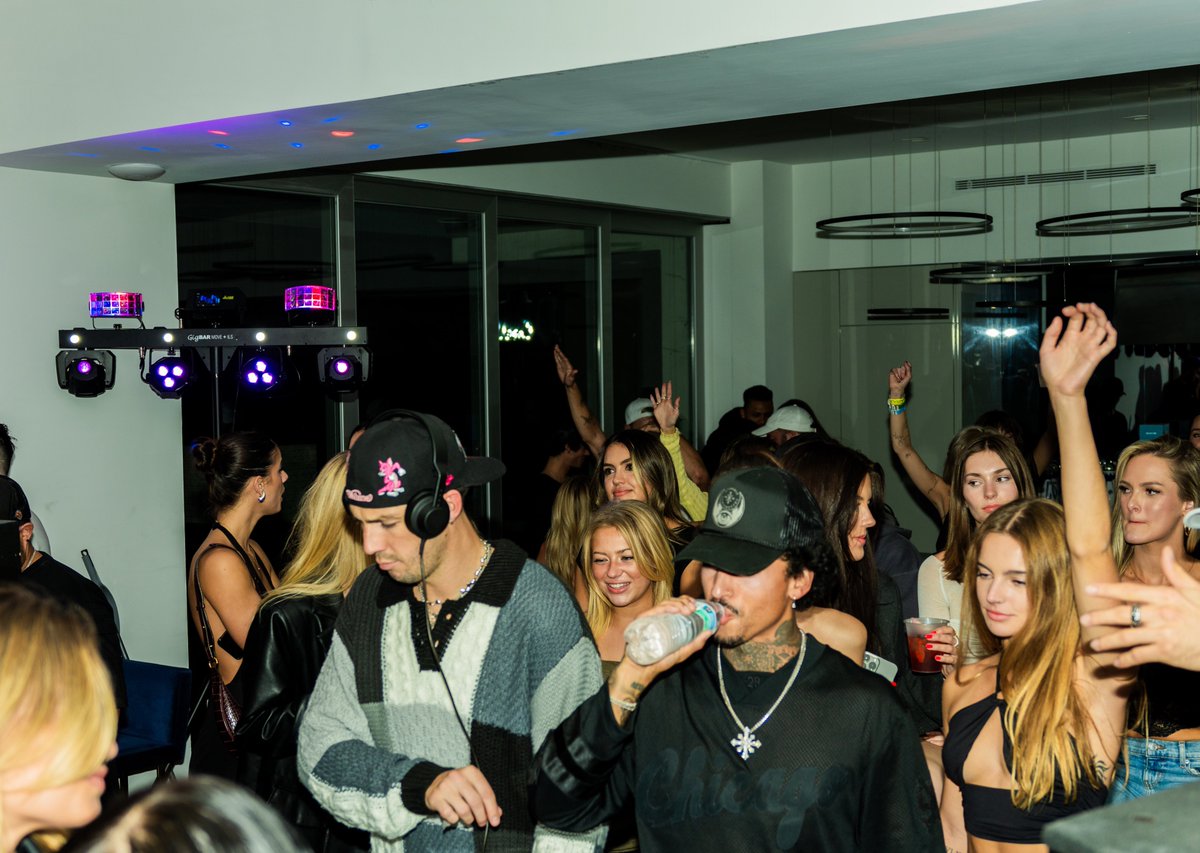 Clooneeuk's tweet photo. We threw a private party 🤫 @nyjah https://t.co/tdvltGzxRV