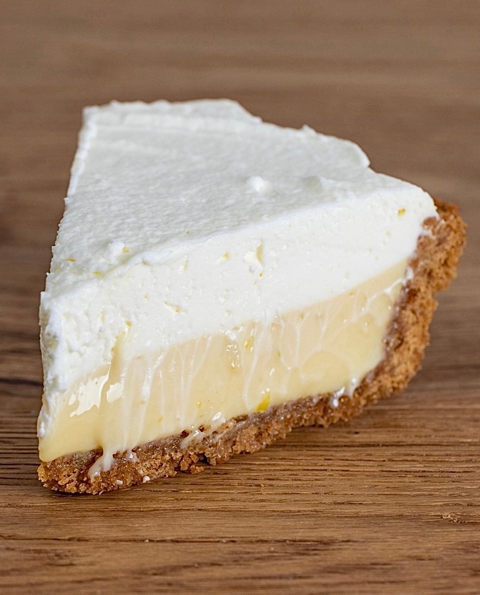 Celebrate the holidays with our house-made pies and cheesecake! To place your WHOLE pie order visit hiho.la/pie 🥧 #pies #HiHoCheeseburger