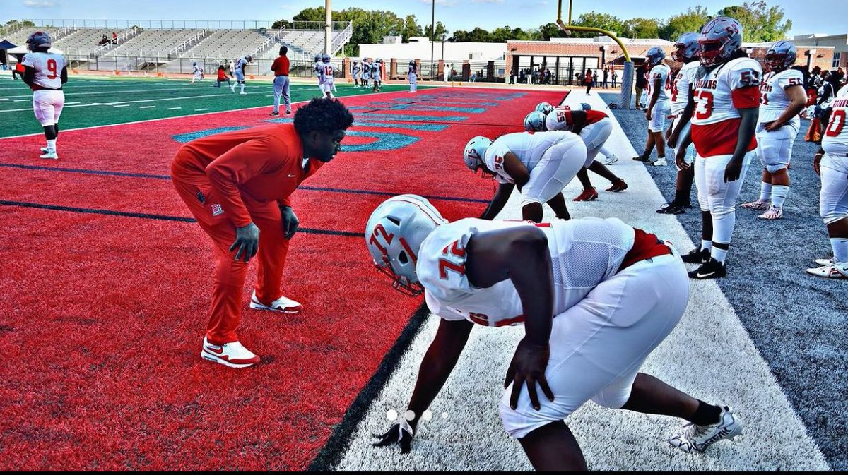 Great senior season
6’7
280lbs
RT