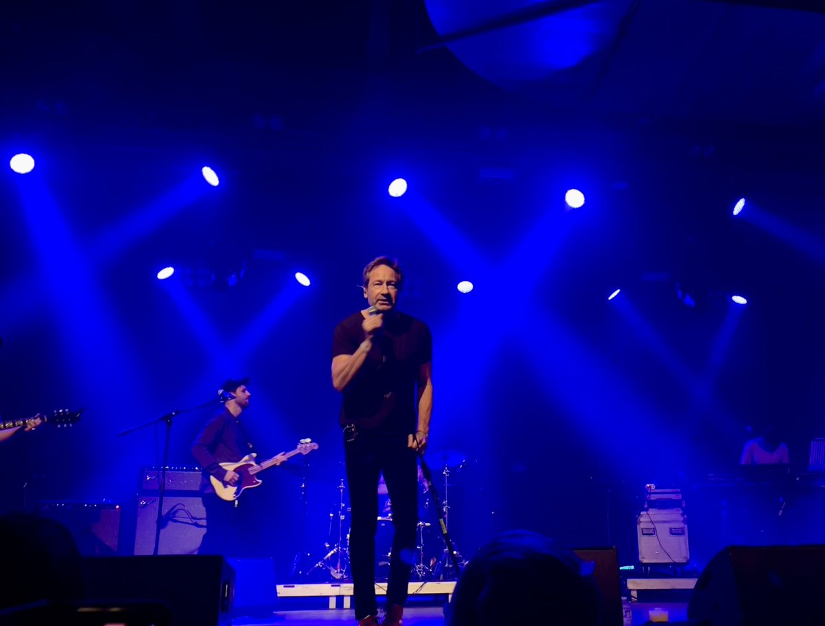 xxSKSxx_'s tweet photo. What a night and what an experience! #DavidDuchovny #concert #Cologne #Germany #CarlswerkVictoria #DDTour2023 https://t.co/4EtXfwfRuP
