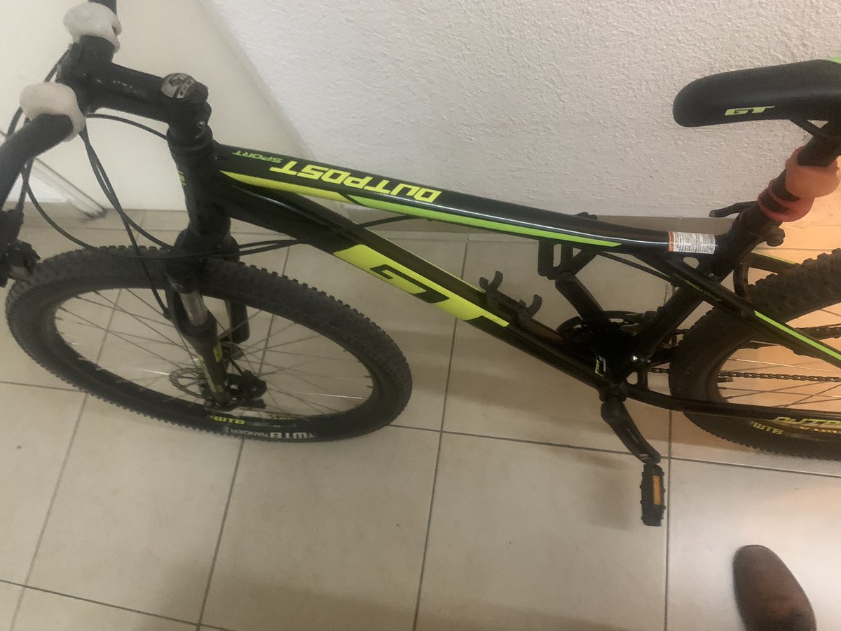 cristiang247's tweet photo. Hola! Estoy vendiendo mi bicicleta marca GT aro 27,5 talla M está en perfecto estado con freno de disco delantero y trasero. La vendo en 150 mil pesos, favor les agradecería compartir gracias 🙏 https://t.co/IE0geKbDTn