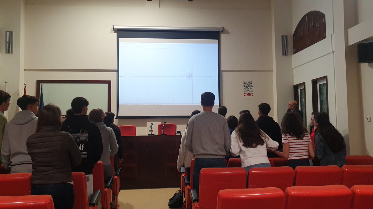 ipnacsic's tweet photo. En esta primera jornada de la #SCIC23 y de la #semanacienciaCSIC hemos recibido a alumnado de 1º de bachillerato del @pmarialr que ha podido aprender (y disfrutar) en los talleres que han preparado nuestros compañeros 👇

1⃣'El IPNA-CSIC de un vistazo' https://t.co/qsyS34Wfz8
