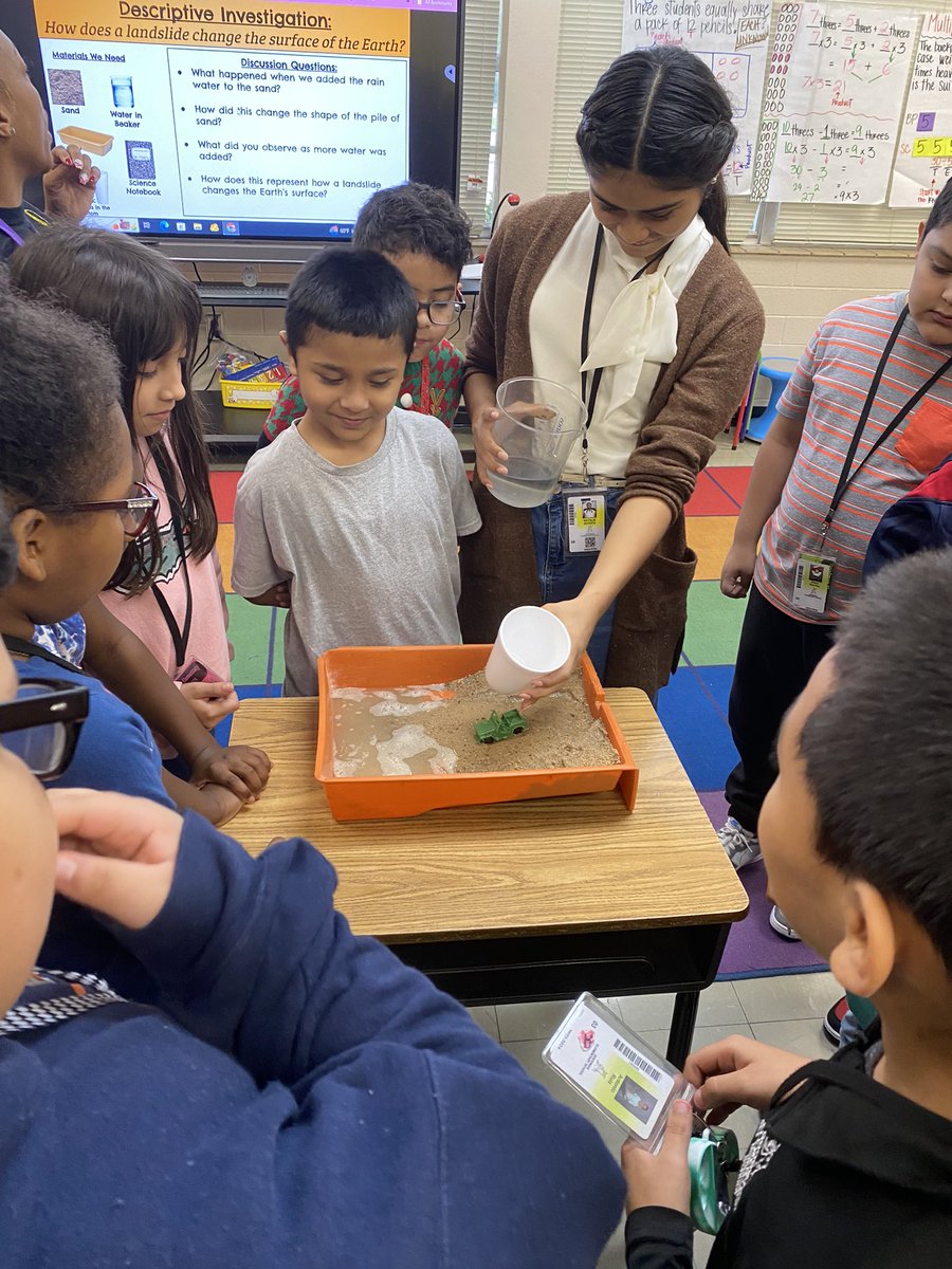 ddp4jc's tweet photo. Ss @GoodmanES_AISD are engaged and hands-onโฆis it rapid change or slow change to the Earthโs surface? #inthework #ScienceRising https://t.co/TUvRrIpq1g