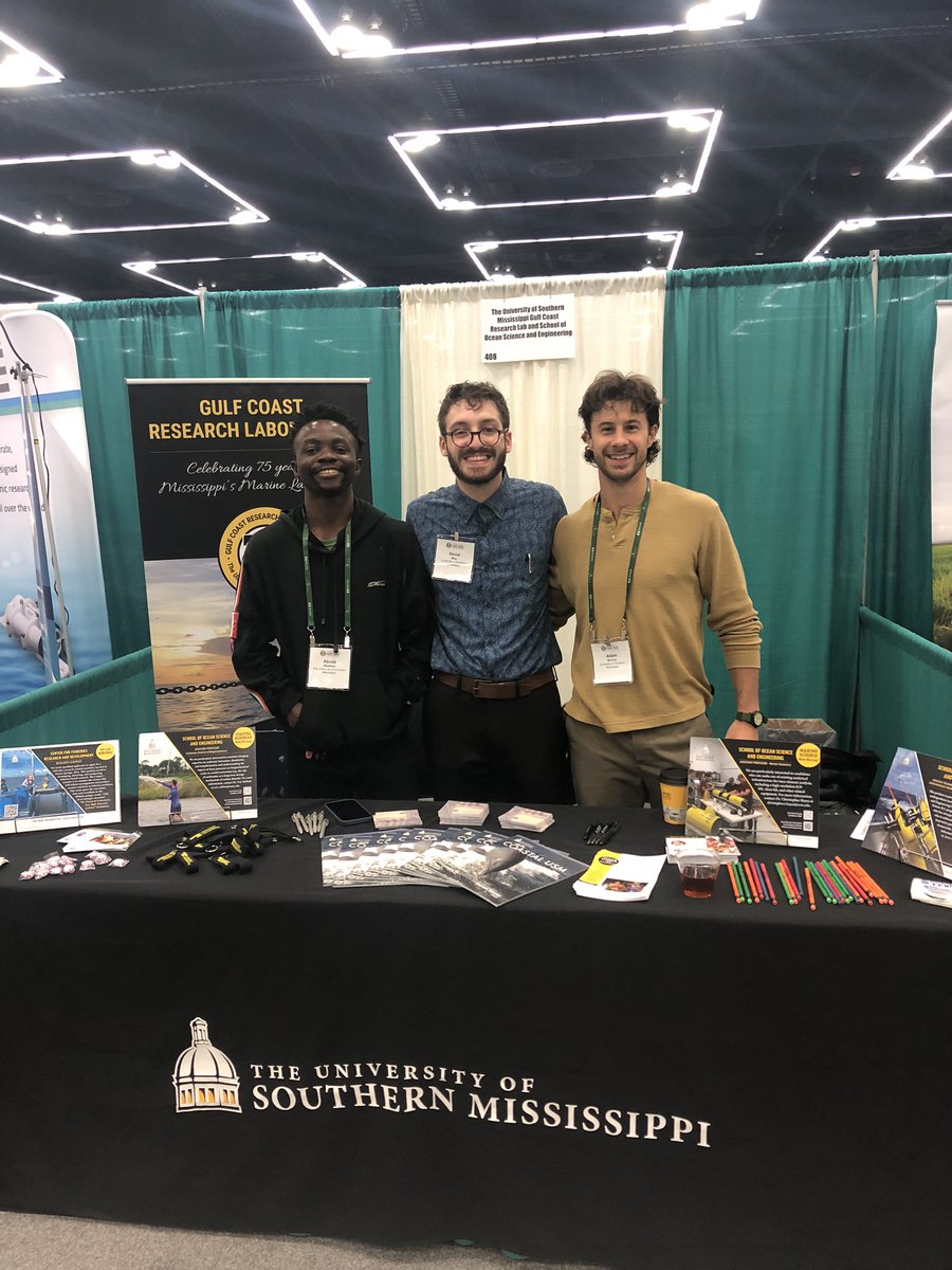 Fish lab representing the USM booth at #CERF2023! @CERFScience @soseusm @amurrmaidman @biolaboi07 @DavidMa37483603