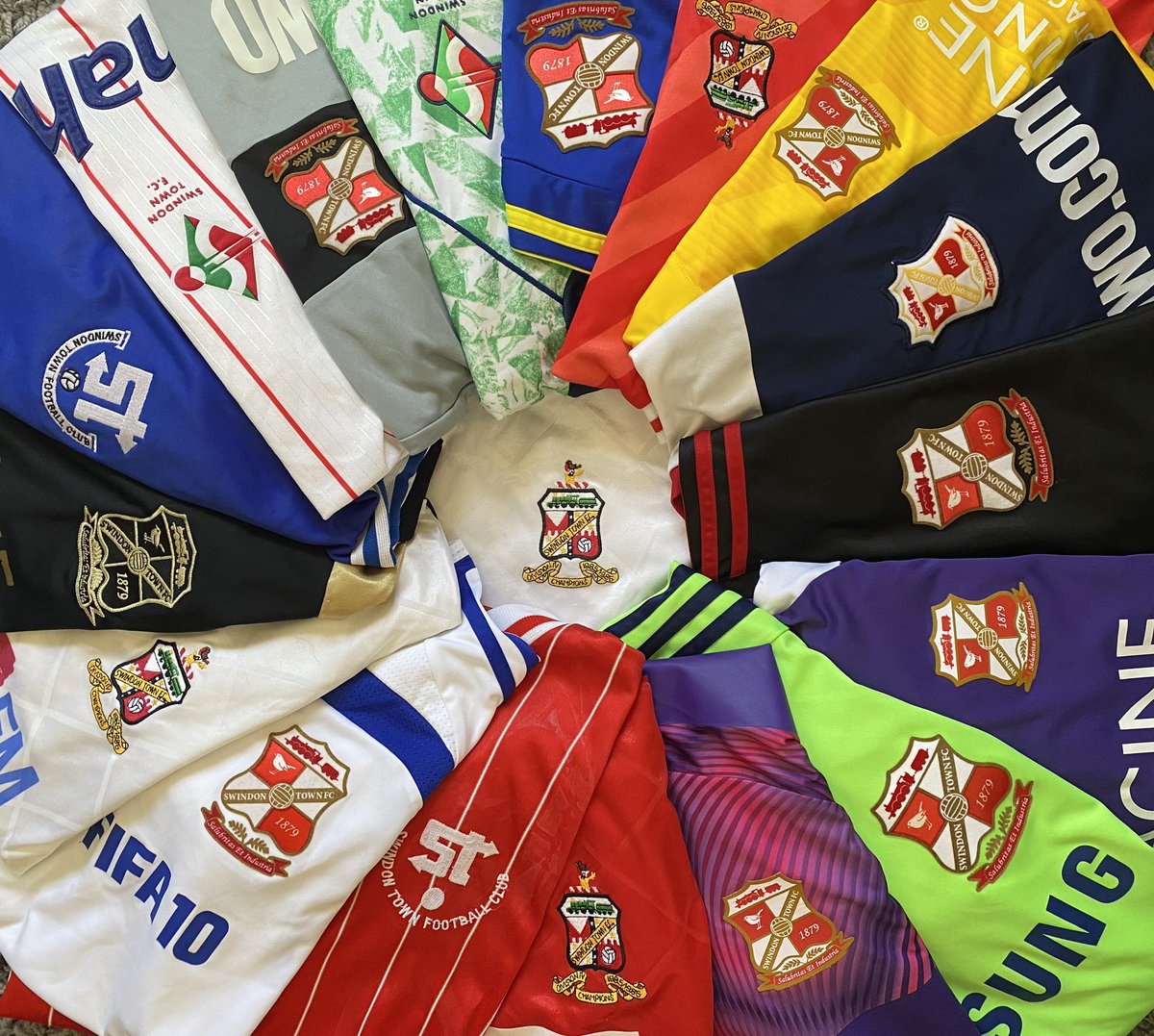 Swindon Town Crests 😍

My favourite has to be the 90’s Diamond crest - what’s yours?

#stfc #swindontown #footballshirt #footballshirts #retrofootballshirts #vintagefootball #90sfootball