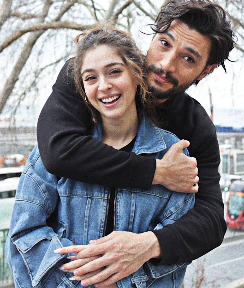 dzbuczek98's tweet photo. #IdBus & #IlCem 🤍
Real couple& on screen couple 😎
#IdrisNebiTaşkan #BuseMeral #CemreBaysel #IlhanŞen #uzyaz #AşkFilmi #necfat 💎🤎 https://t.co/t9Wg2S1aFo