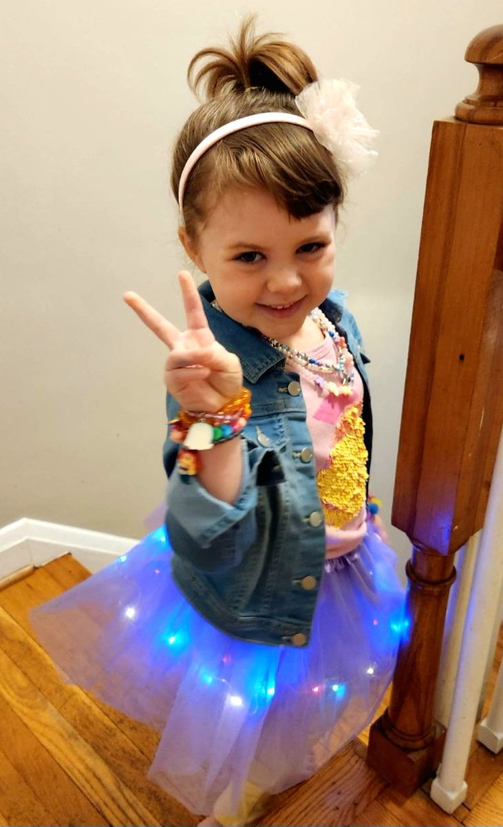 Today was 'dress like a decade' day @MWSTigers221. I feel like this is on par for Isla's normal outfits 🤣 #80s @BaltCitySchools