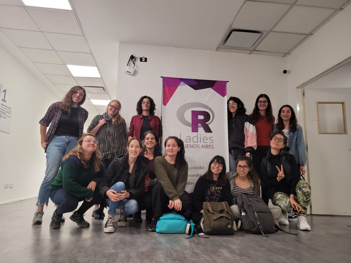 RLadiesBA's tweet photo. Y así terminamos un nuevo meetup ¡Muchas gracias @UNTREF por recibirnos y a nuestras #RLadies @karbartolome @JesiFormoso @magalimrtnz @bynans1  @me_andre https://t.co/yC540XCxvO