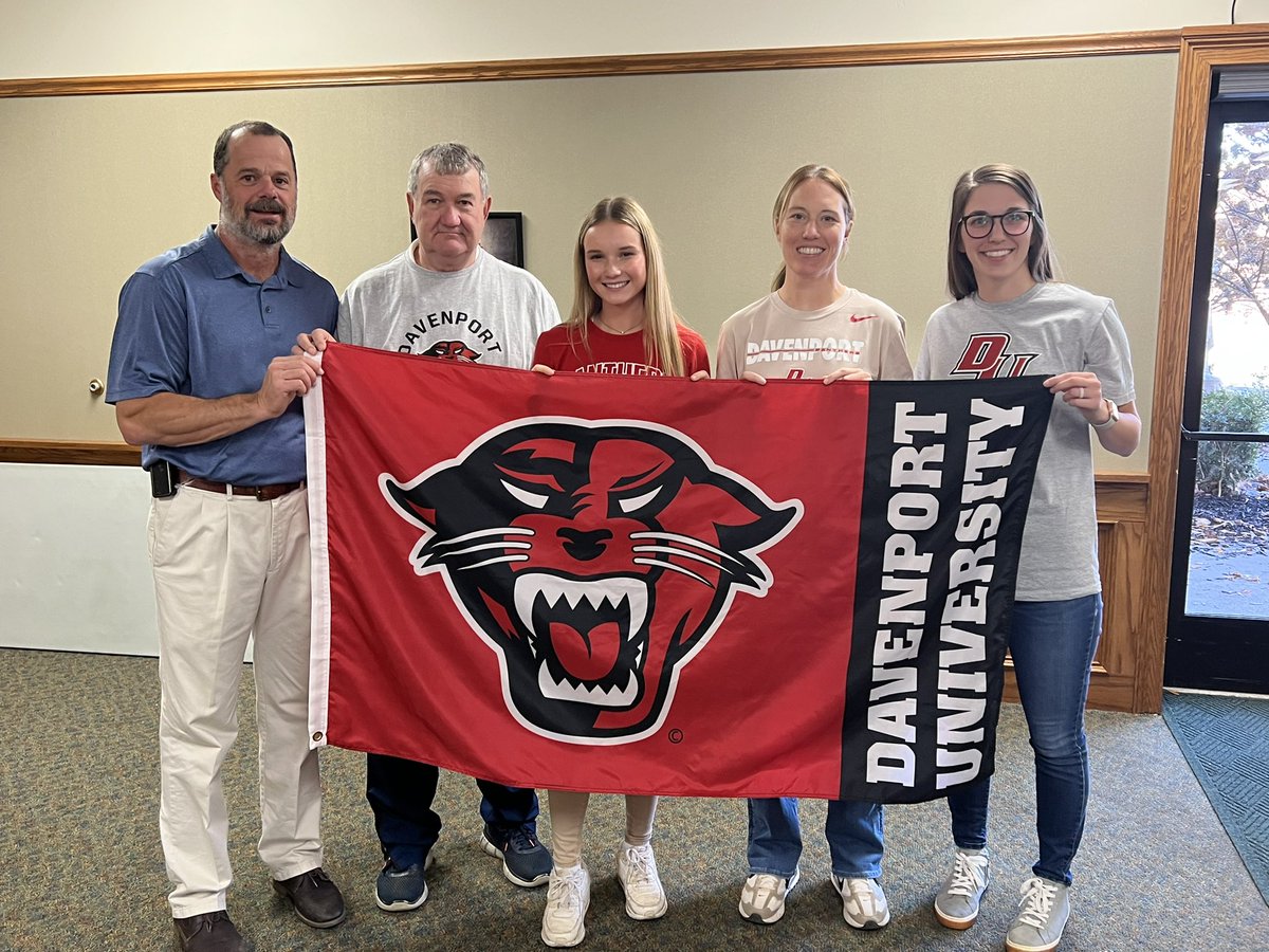 layniemeredith's tweet photo. It’s Official! So happy to be a Panther!! 🐾❤️ https://t.co/IzQbsGQEYB