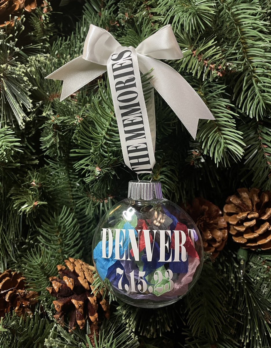 pghSwiftie's tweet photo. ✨GIVEAWAY✨

In honor of the holiday merch drop I wanted to do a giveaway of a personalized eras tour confetti ornament! Winner will get their show city &amp; date on the back! 

To enter:
- follow
- repost

That’s it! Winner will be randomly picked  Sunday 11/26! (US only for now) https://t.co/emza5GgC87