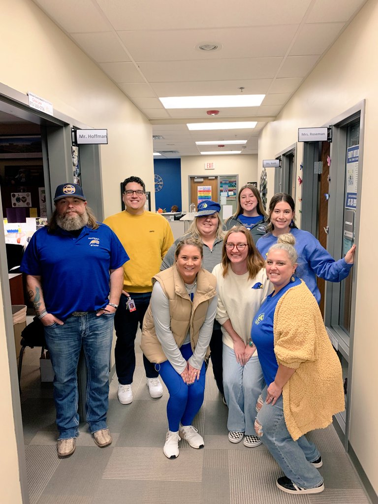 sjmott83's tweet photo. Day 1 complete ✔️ showing that #southsidepride!!💙💛 https://t.co/JfhQB20qXY