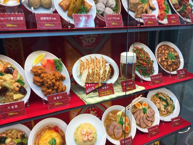 ウーバーで中華料理頼んだら、大量の食品サンプルが届い夢を見た。
結構でかめのガチのやつ。