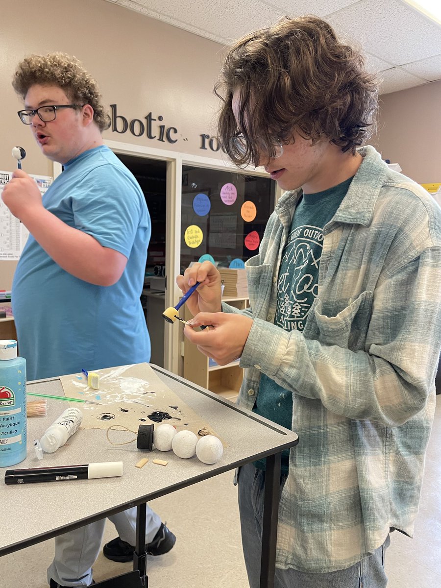 WestPointCTC's tweet photo. The West Point Christmas Parade will be here soon and Mrs. Black’s Engineering students are getting ready!! #WPCTC #WPCSD #CTE #TooMuchPoint https://t.co/nuHtrAodYb