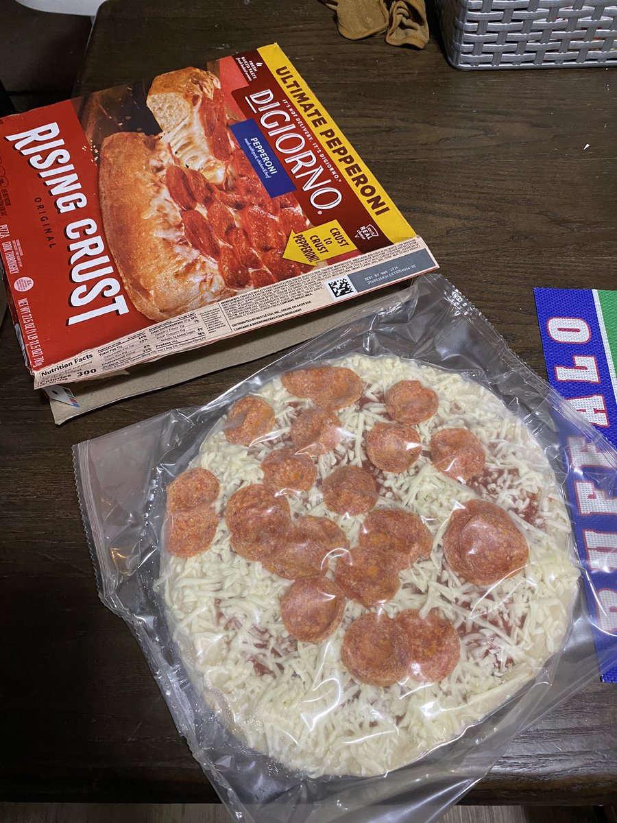 stilwell1386's tweet photo. @DiGiorno you call this ultimate pepperoni crust to crust? https://t.co/aD5CDQ5Zu9