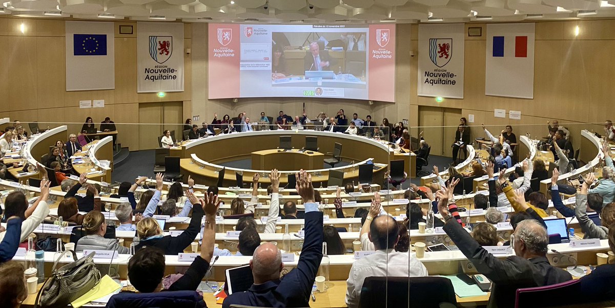 En Séance Plénière, notre feuille de route #NéoTerra II est adoptée à la majorité, après 8h de débat. 

Un engagement pour une politique systémique de transitions, nouveau contrat social et écologique essentiel pour la Nouvelle-Aquitaine pour les années à venir ! 🧭🌱